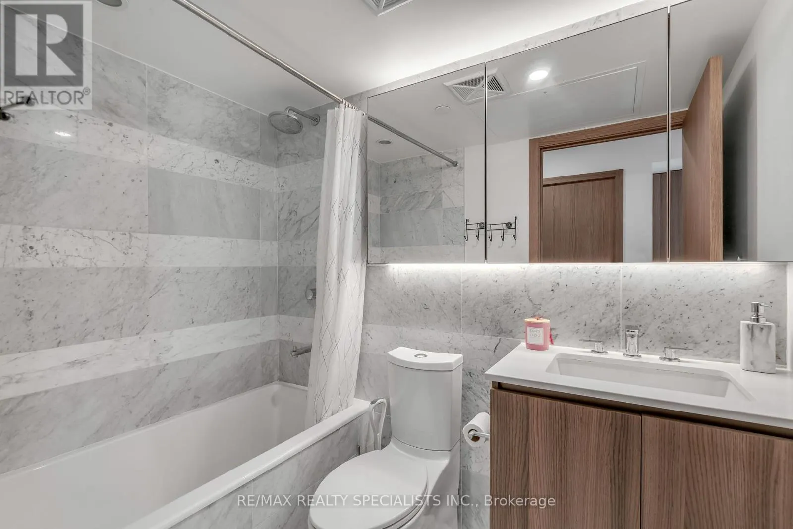 1109 - 19 BATHURST STREET