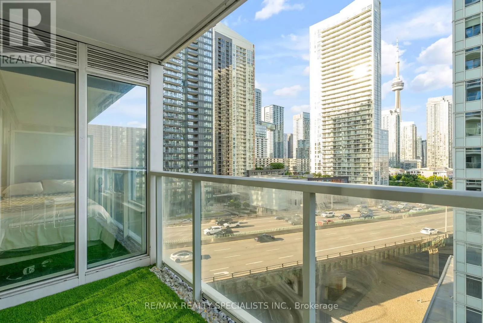 1109 - 19 BATHURST STREET