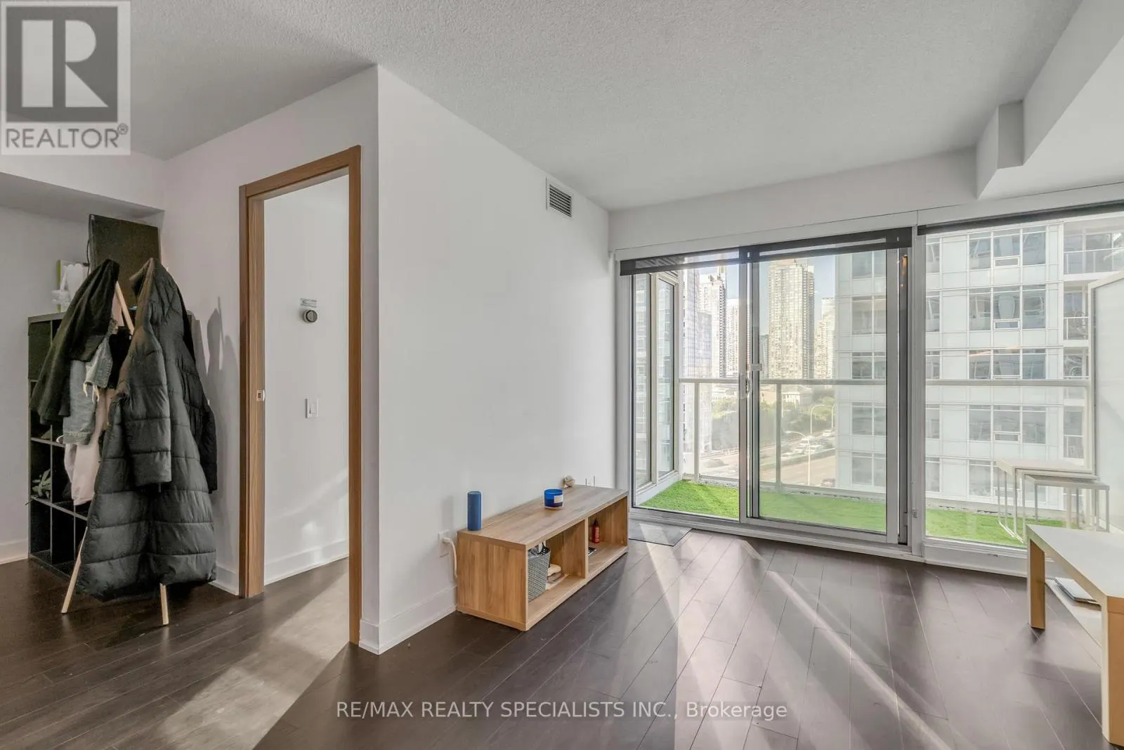 1109 - 19 BATHURST STREET
