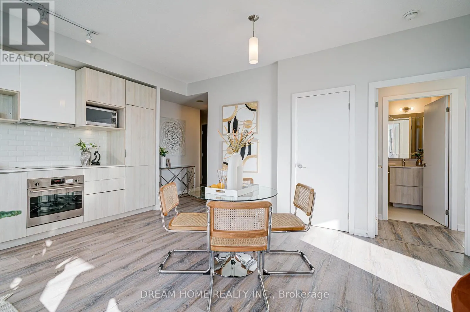 708 - 52 FOREST MANOR ROAD