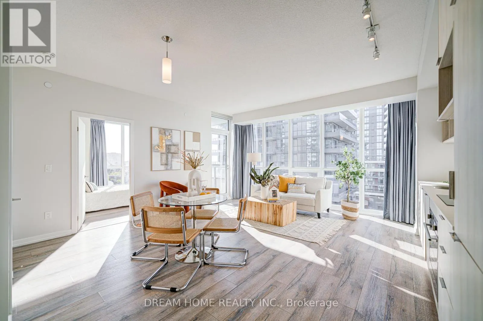 708 - 52 FOREST MANOR ROAD
