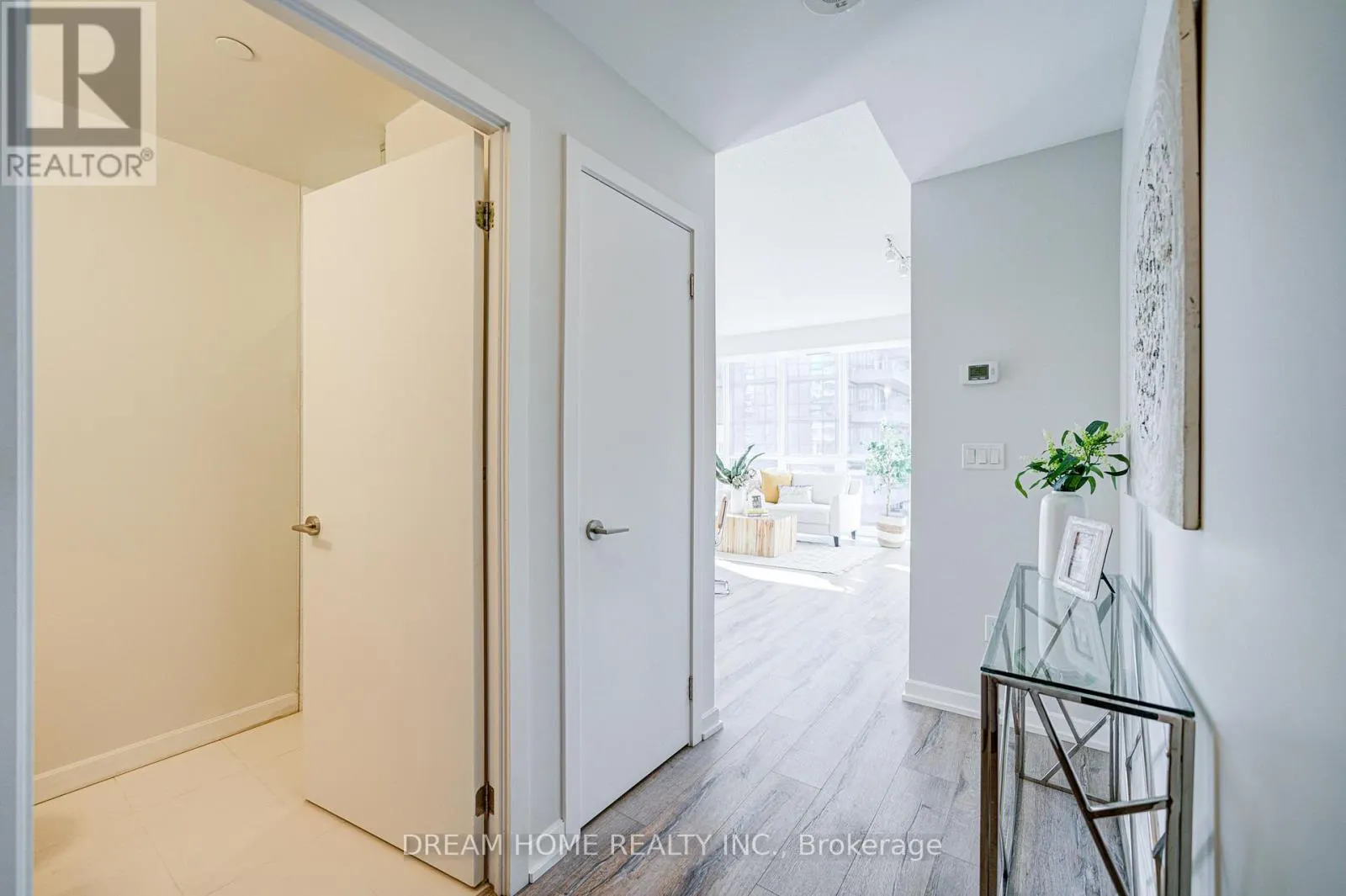 708 - 52 FOREST MANOR ROAD