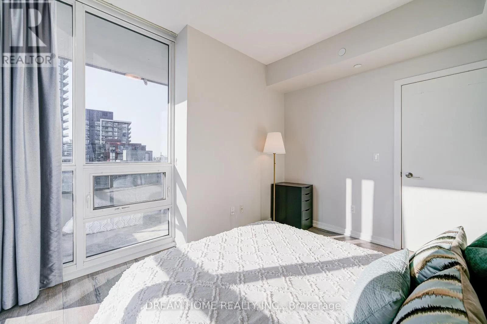 708 - 52 FOREST MANOR ROAD