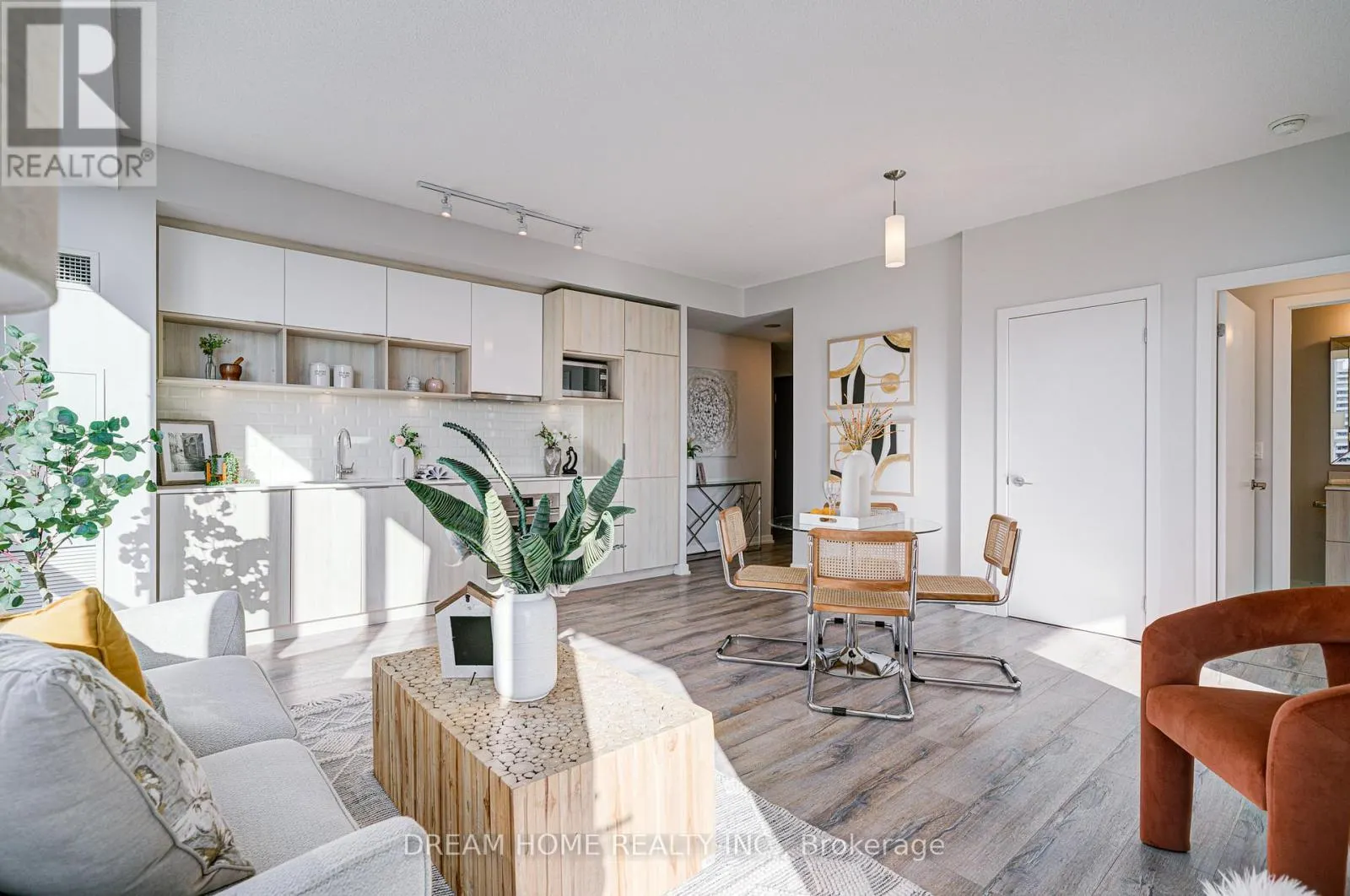 708 - 52 FOREST MANOR ROAD