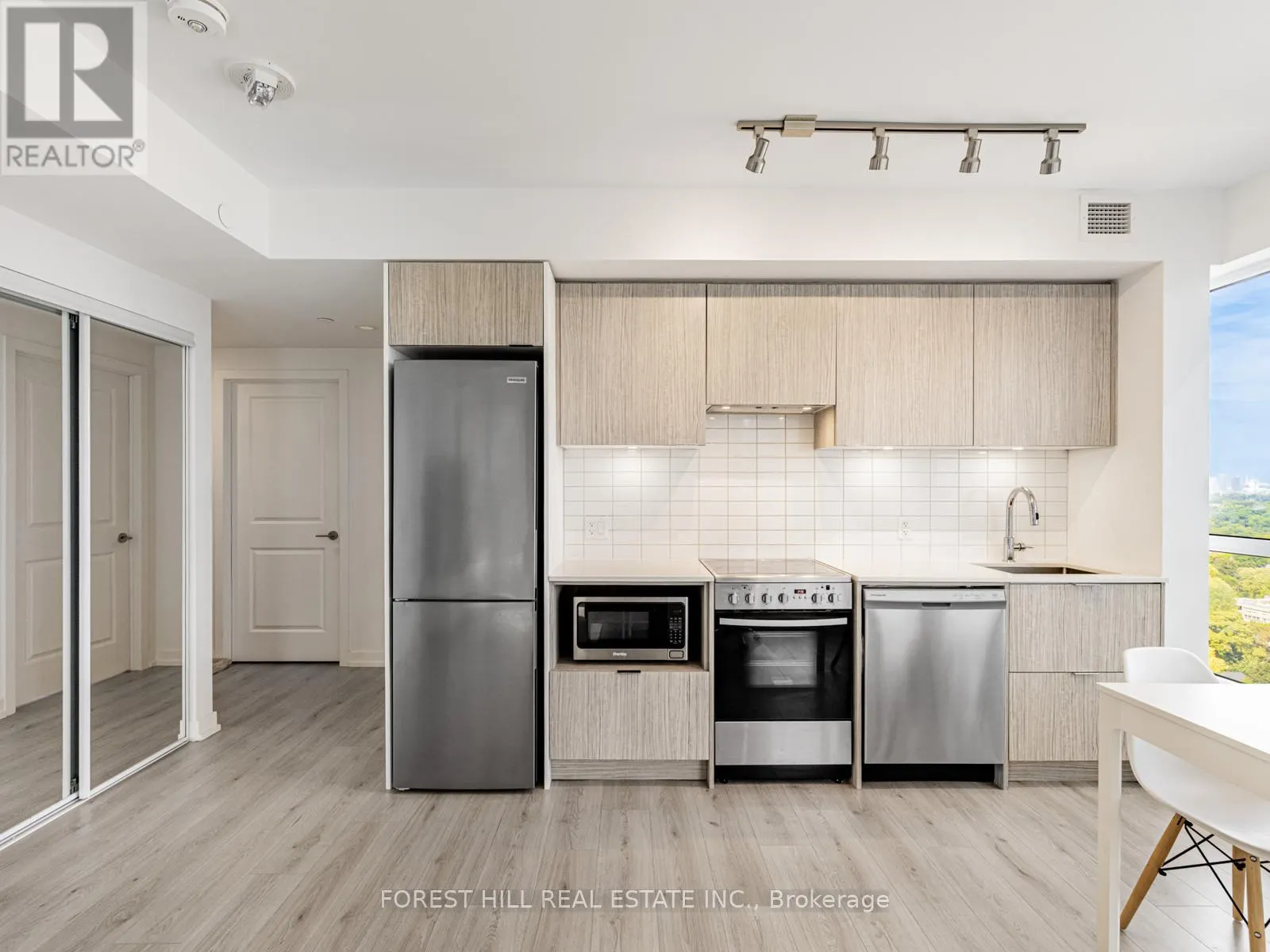 1711 - 395 BLOOR STREET E