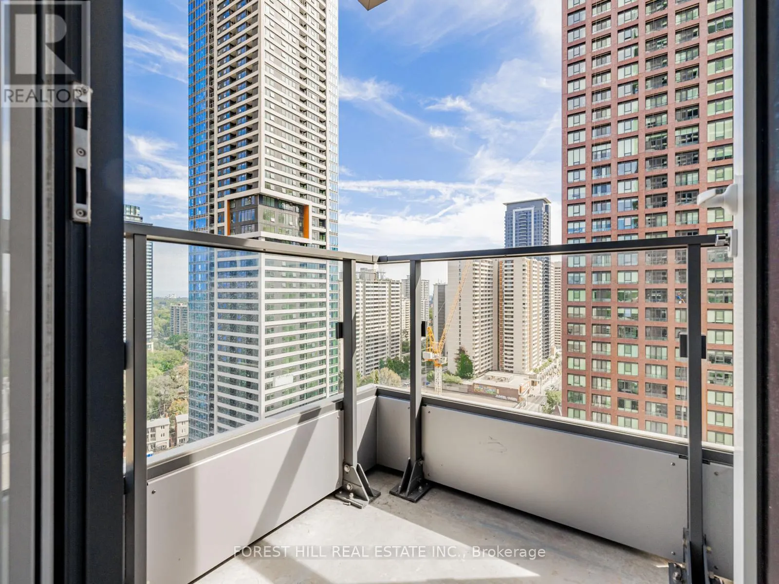 1711 - 395 BLOOR STREET E