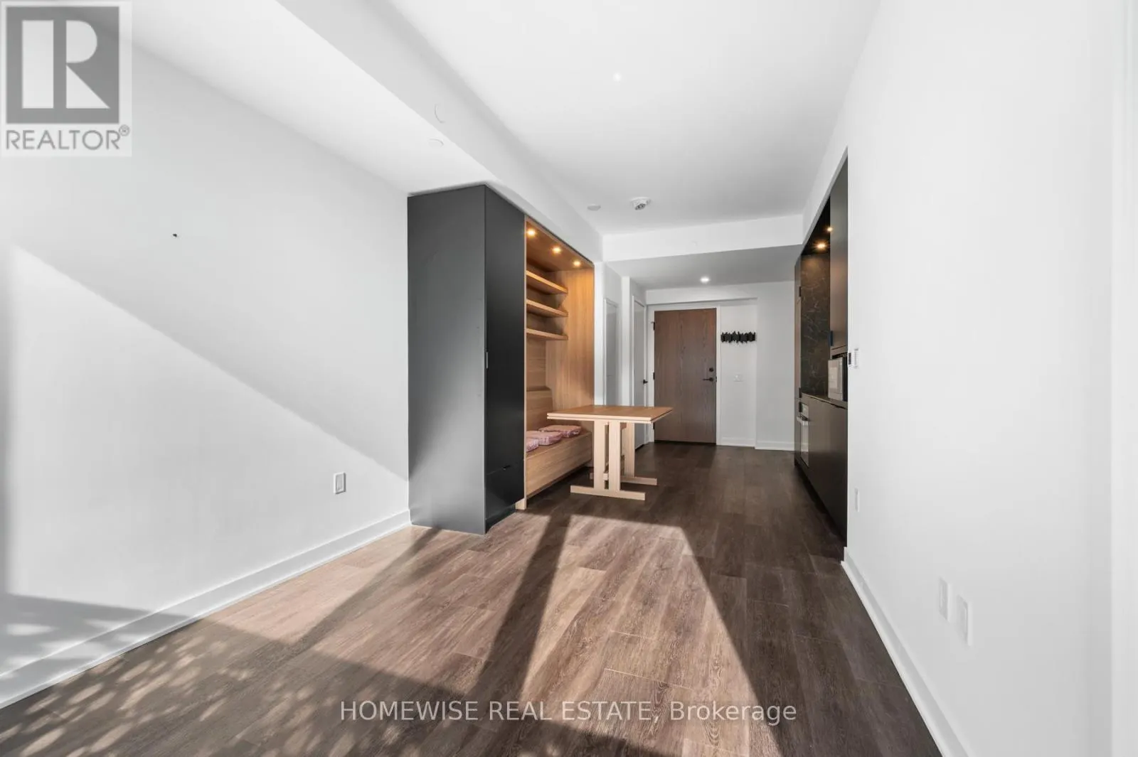 4506 - 55 CHARLES STREET E
