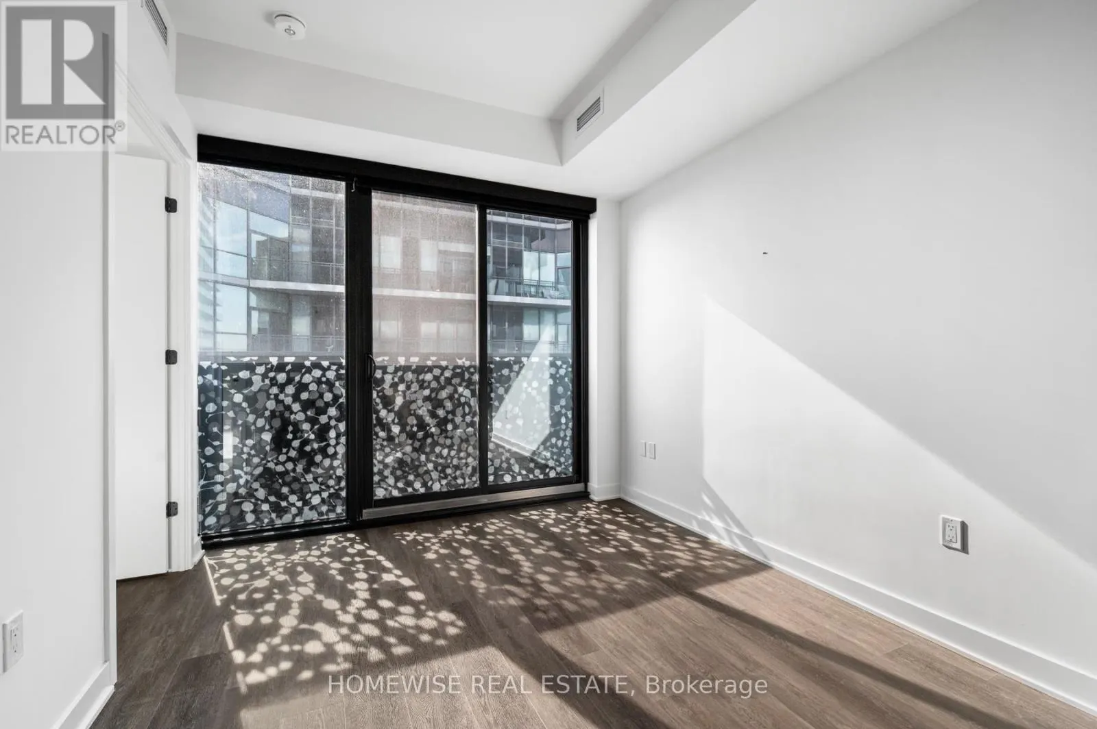 4506 - 55 CHARLES STREET E