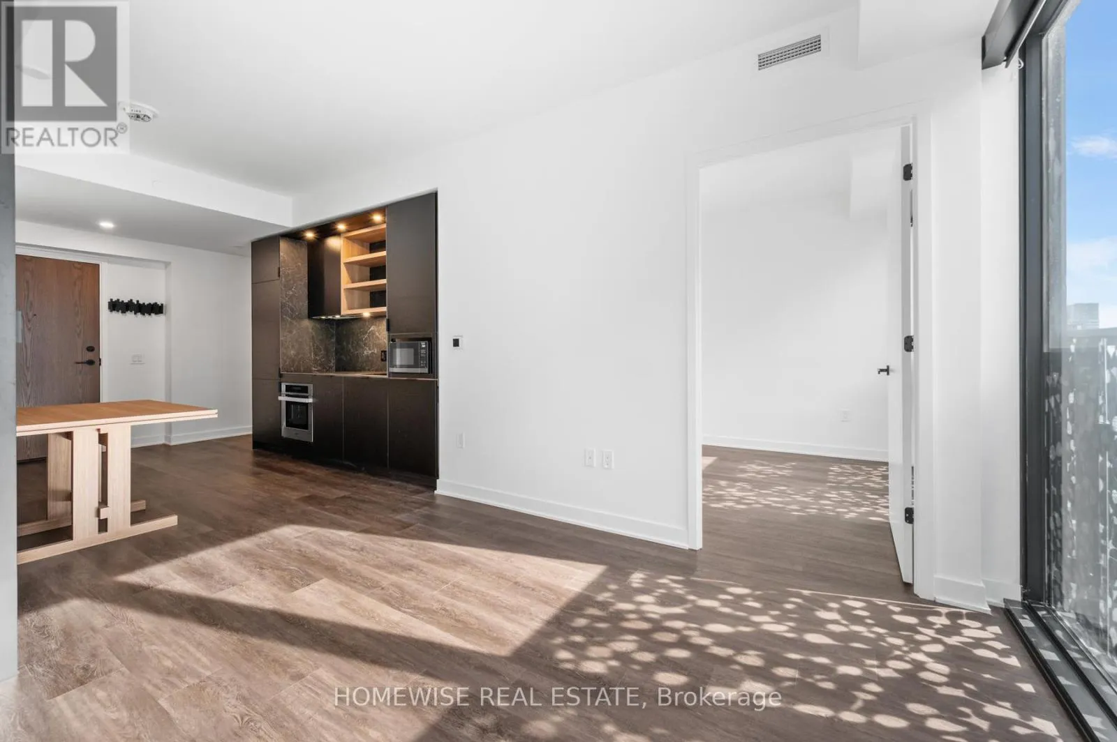 4506 - 55 CHARLES STREET E