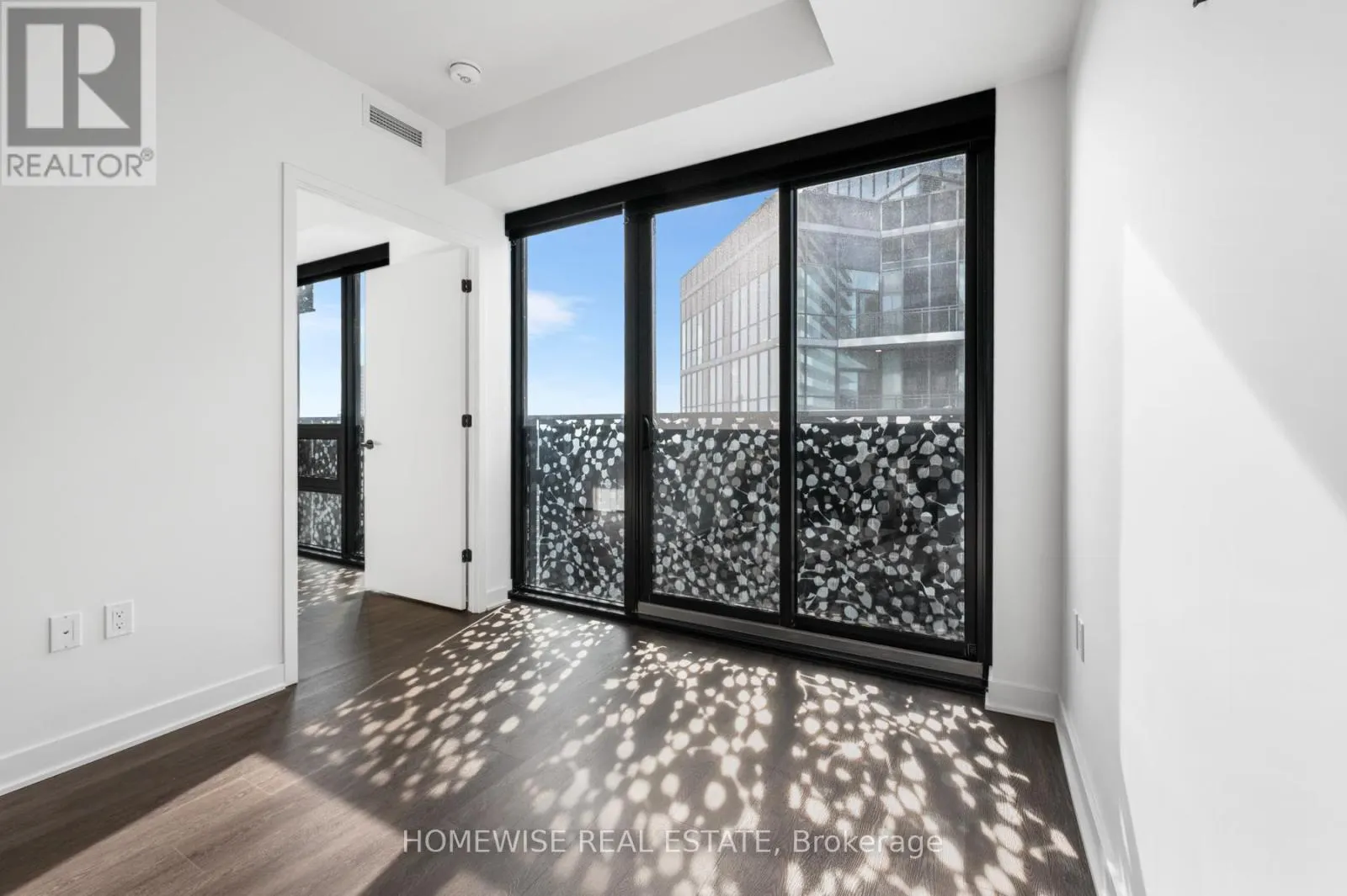4506 - 55 CHARLES STREET E