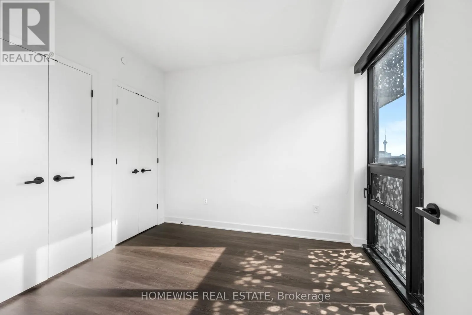 4506 - 55 CHARLES STREET E