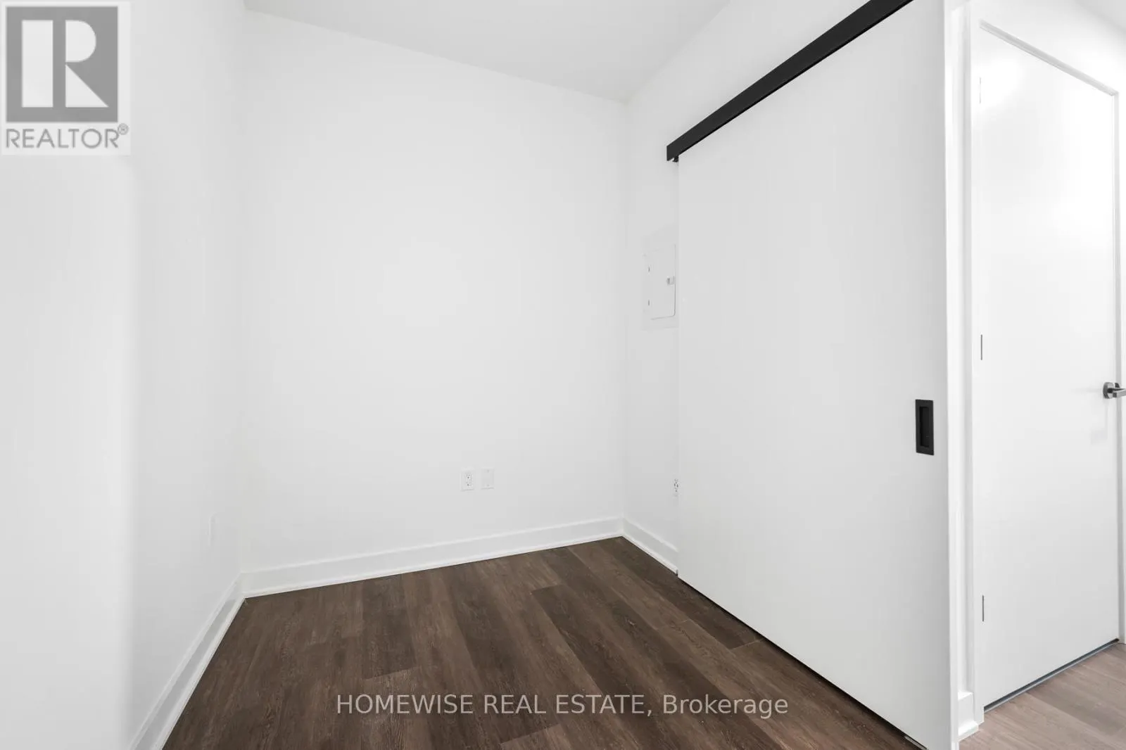 4506 - 55 CHARLES STREET E