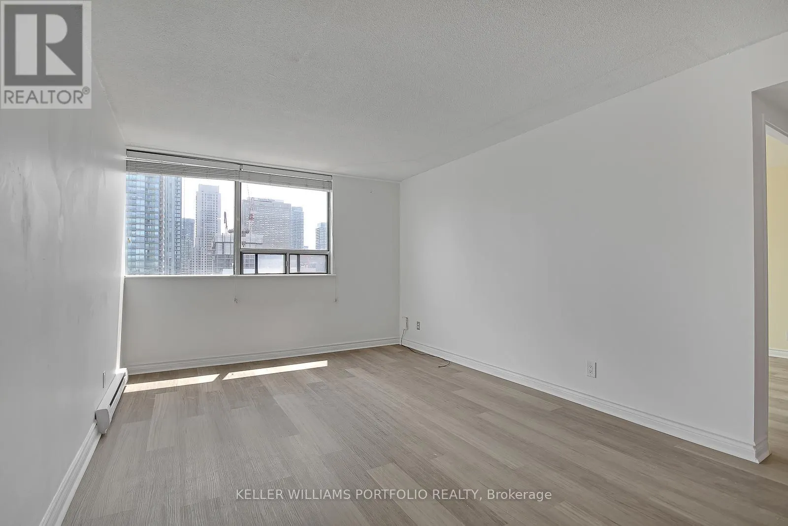 1704 - 914 YONGE STREET