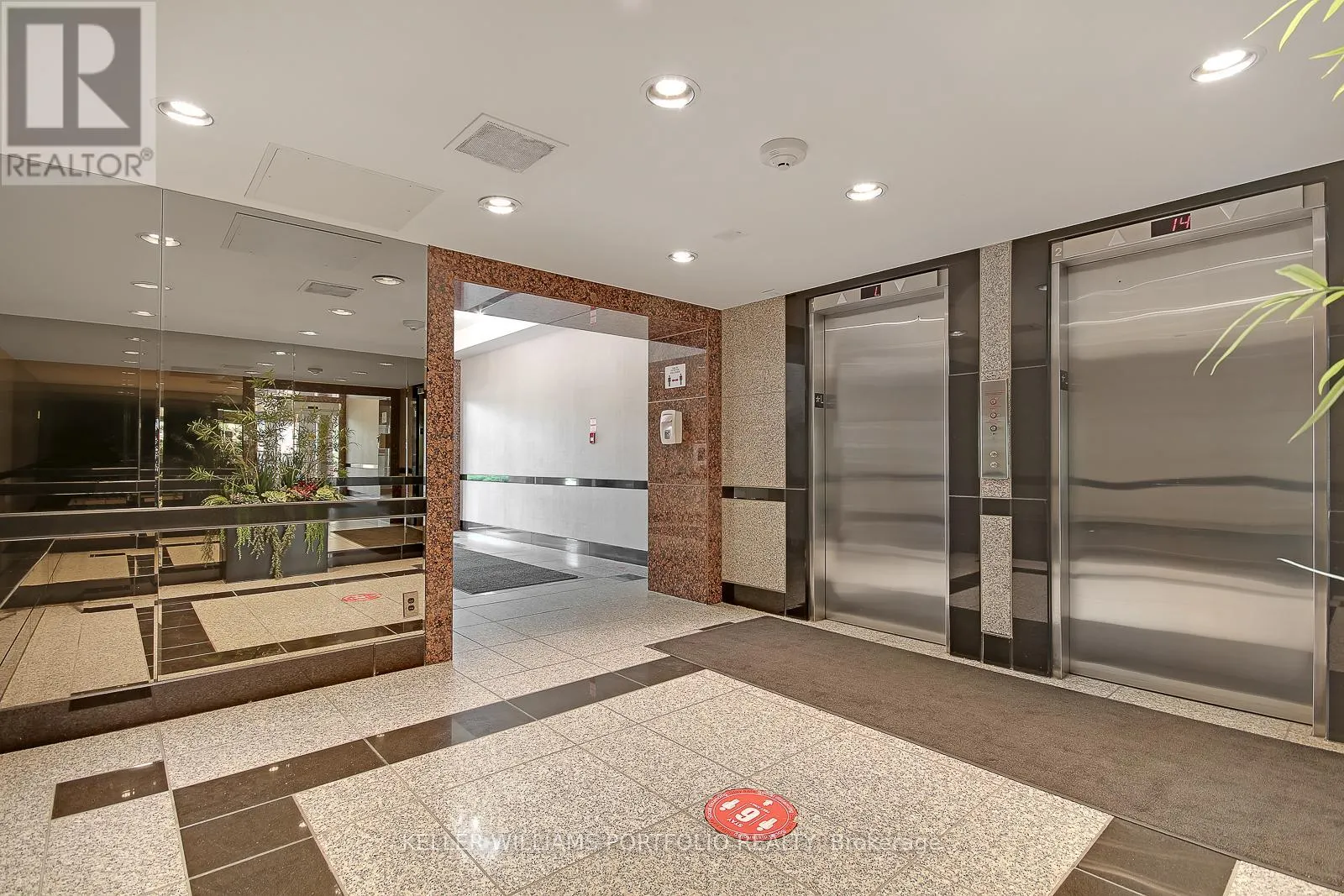 1704 - 914 YONGE STREET