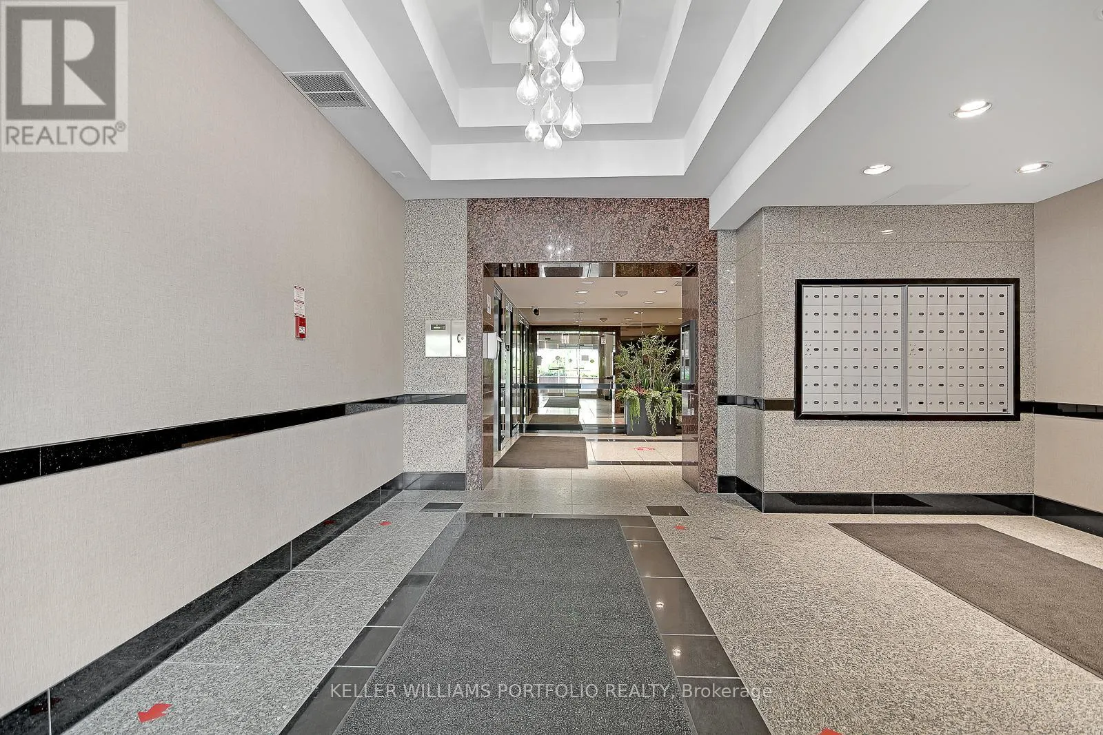 1704 - 914 YONGE STREET