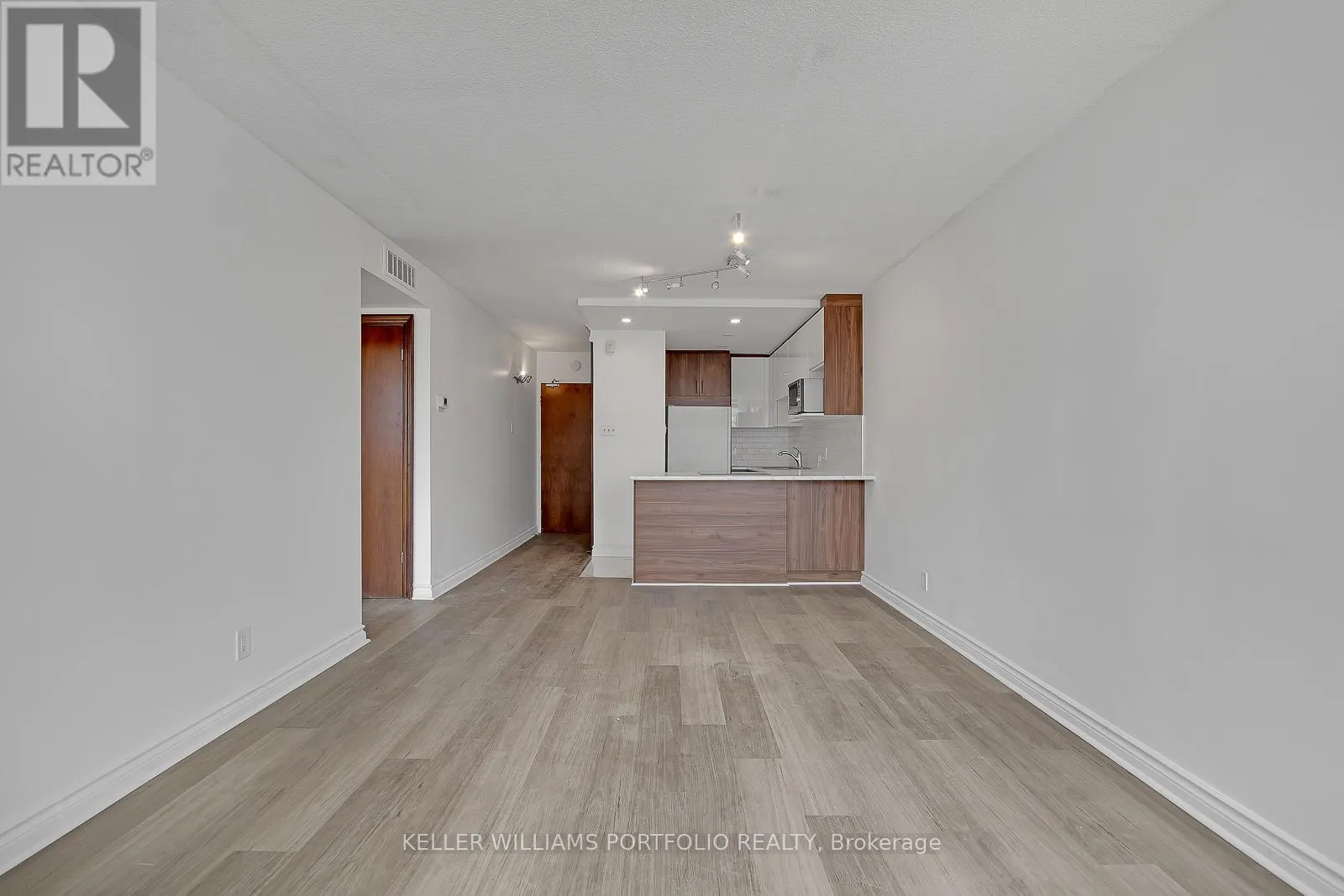1704 - 914 YONGE STREET