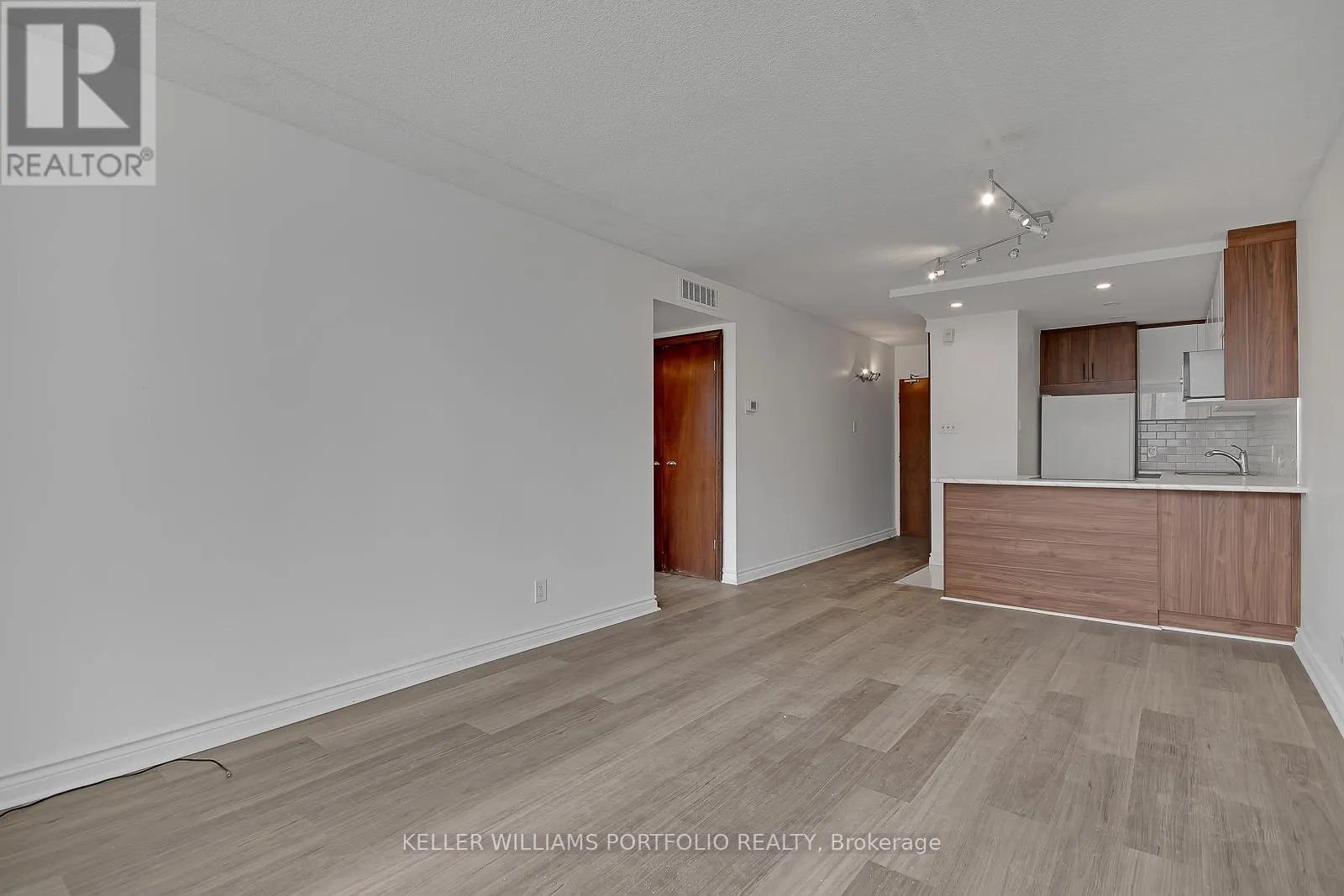 1704 - 914 YONGE STREET