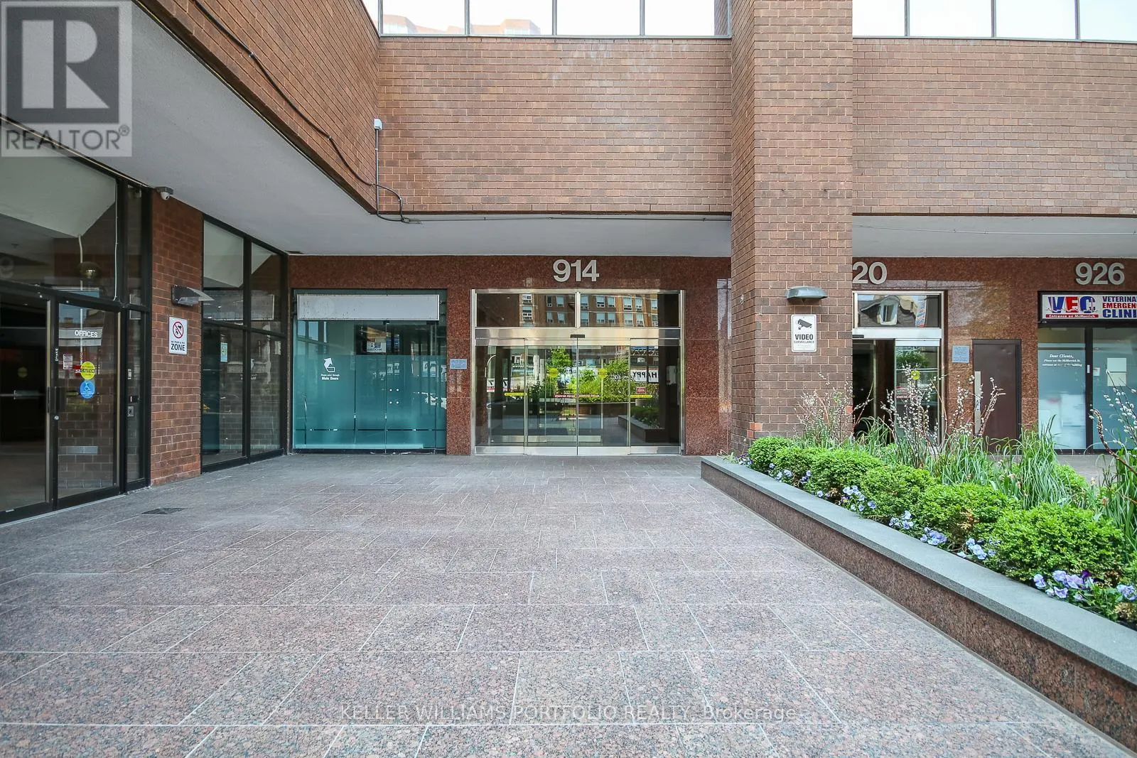1704 - 914 YONGE STREET