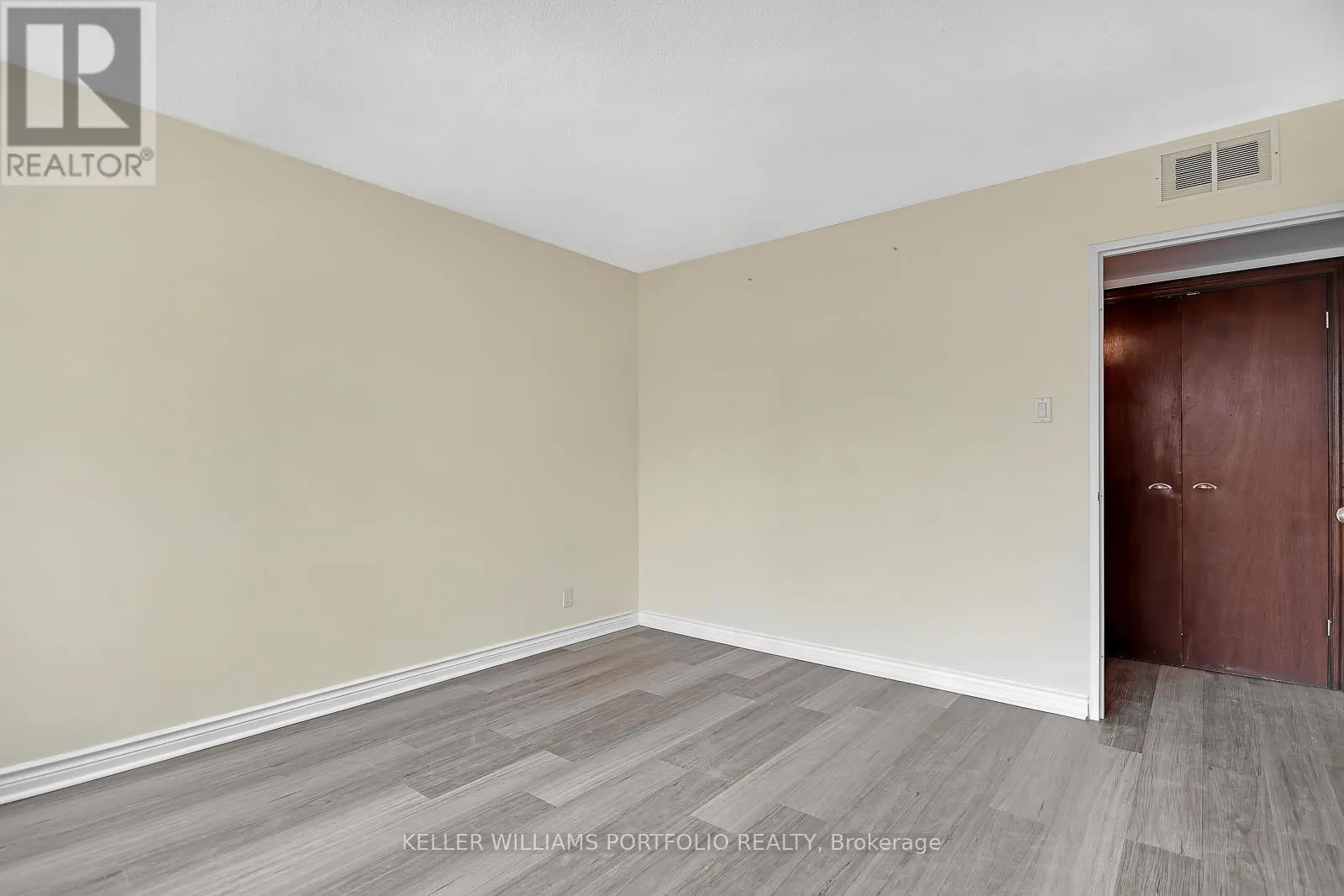 1704 - 914 YONGE STREET