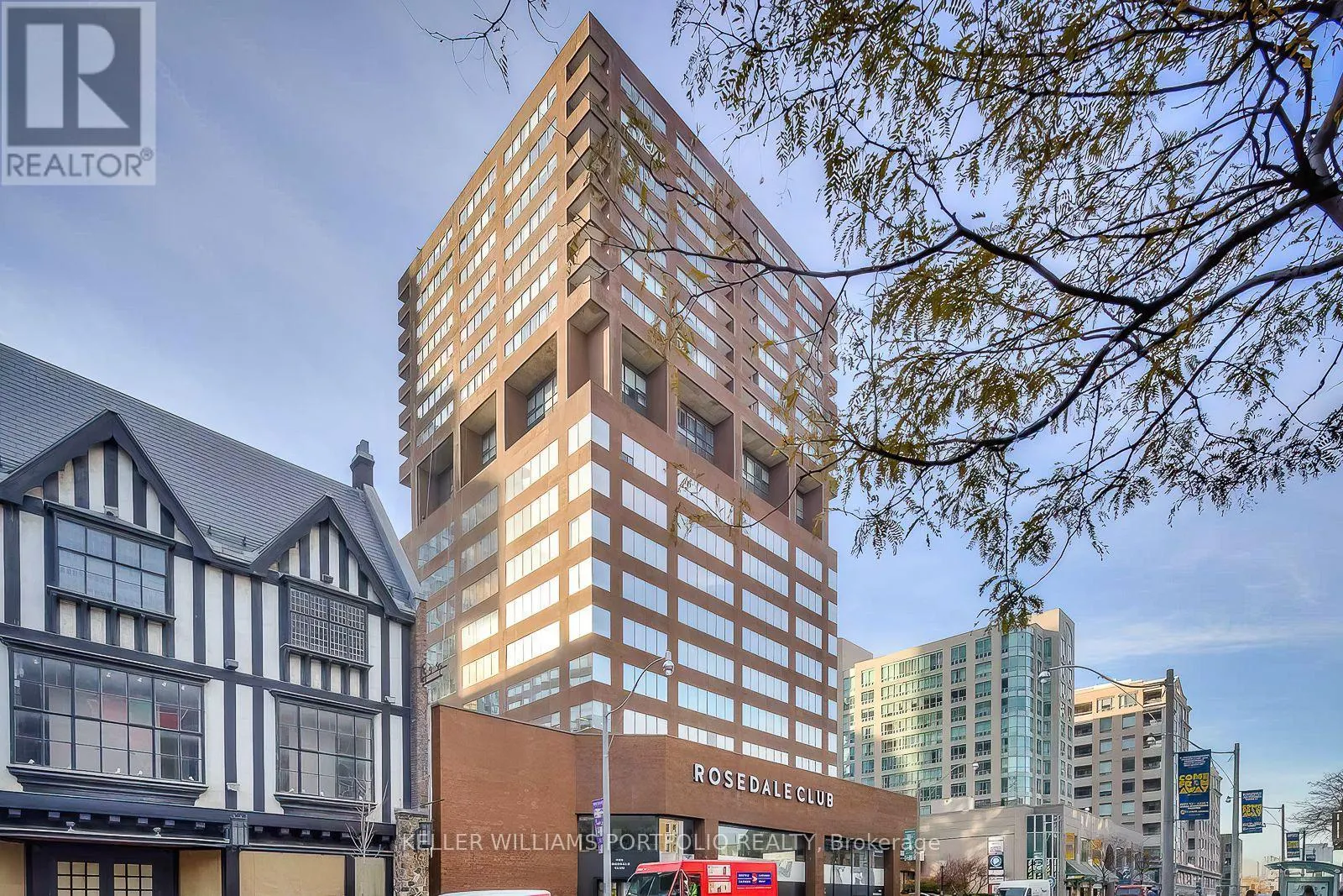 1704 - 914 YONGE STREET