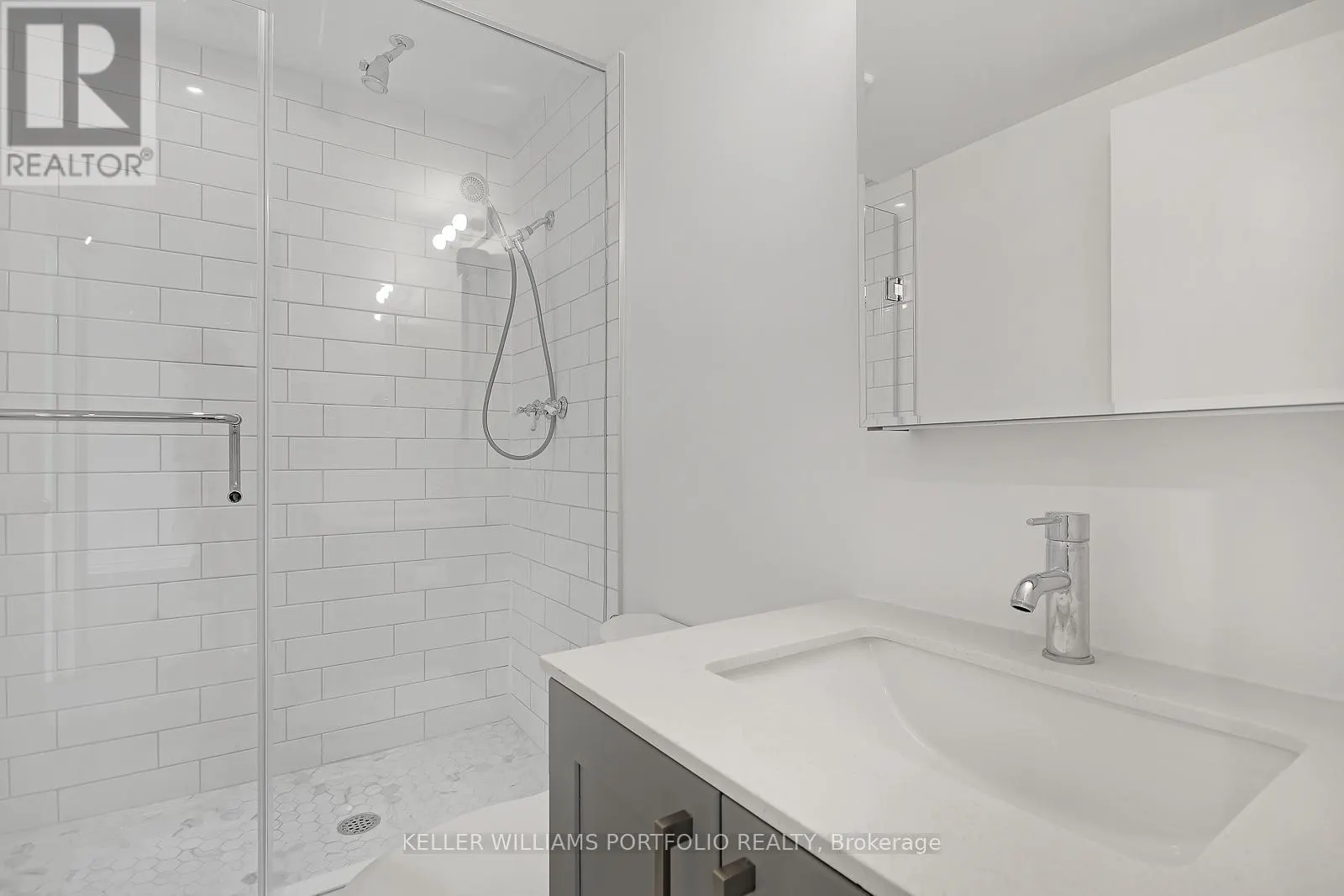 1704 - 914 YONGE STREET