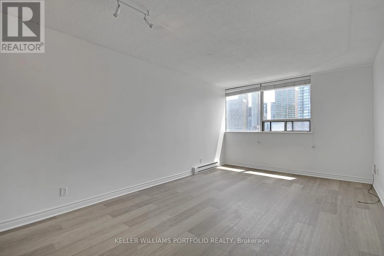 1704 - 914 YONGE STREET