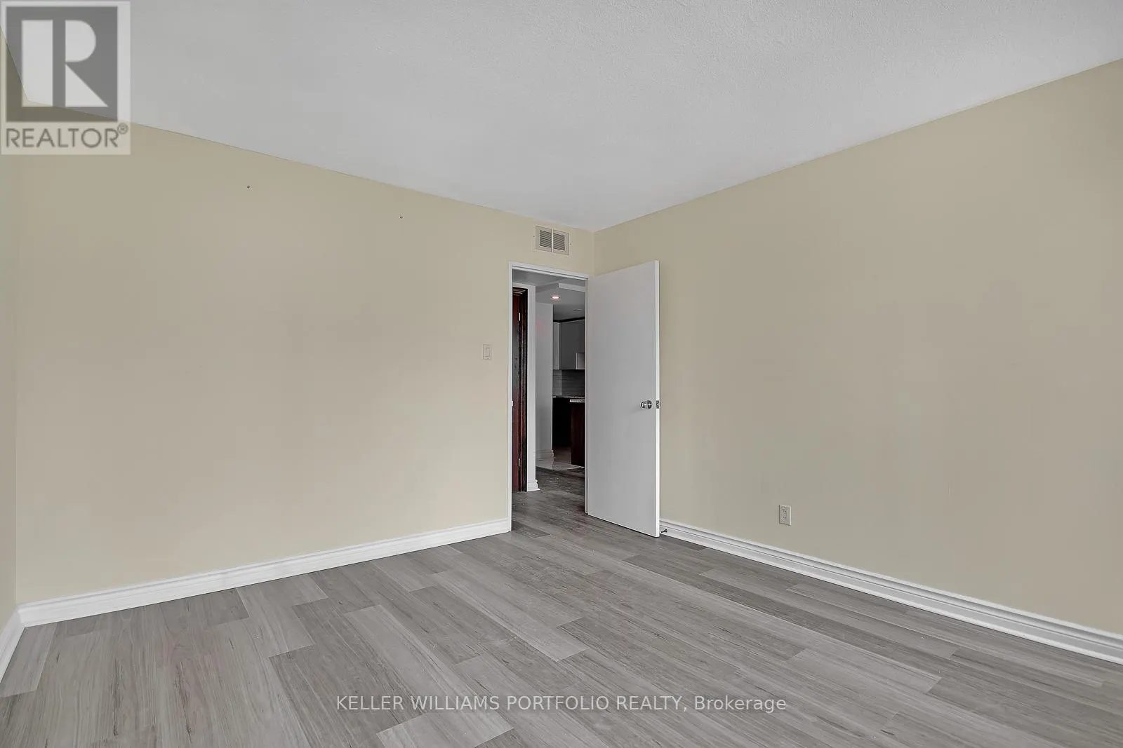 1704 - 914 YONGE STREET