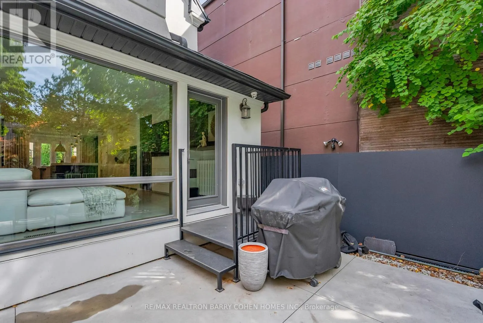 18 ASTLEY AVENUE