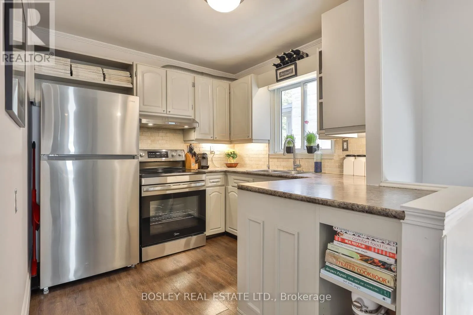 583 BROADWAY AVENUE