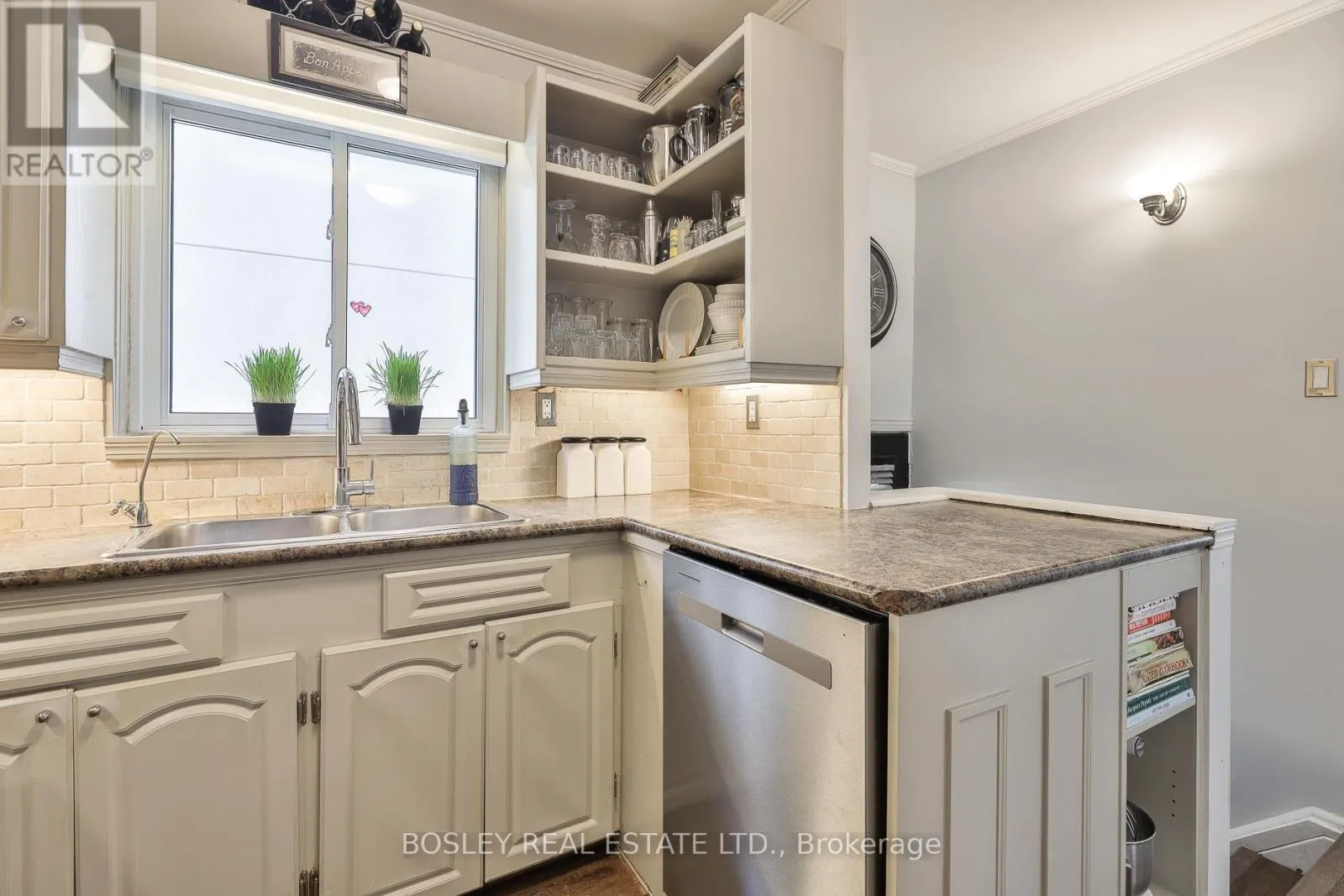 583 BROADWAY AVENUE