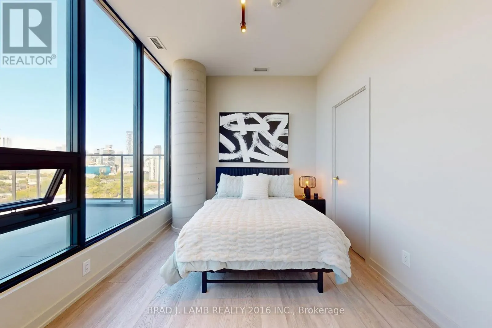 1701 - 458 RICHMOND STREET W