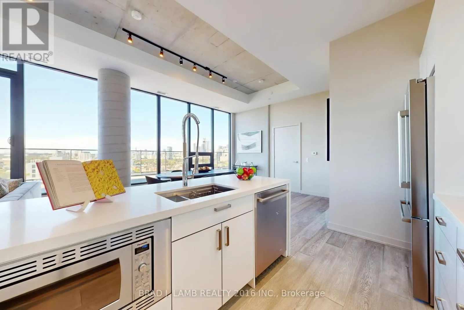 1701 - 458 RICHMOND STREET W