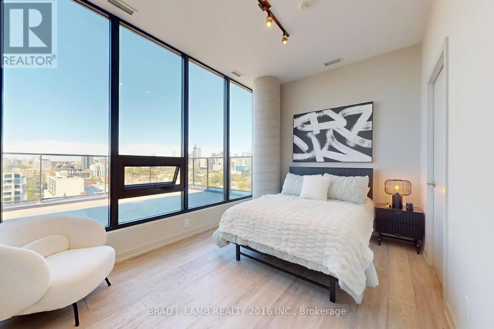 1701 - 458 RICHMOND STREET W