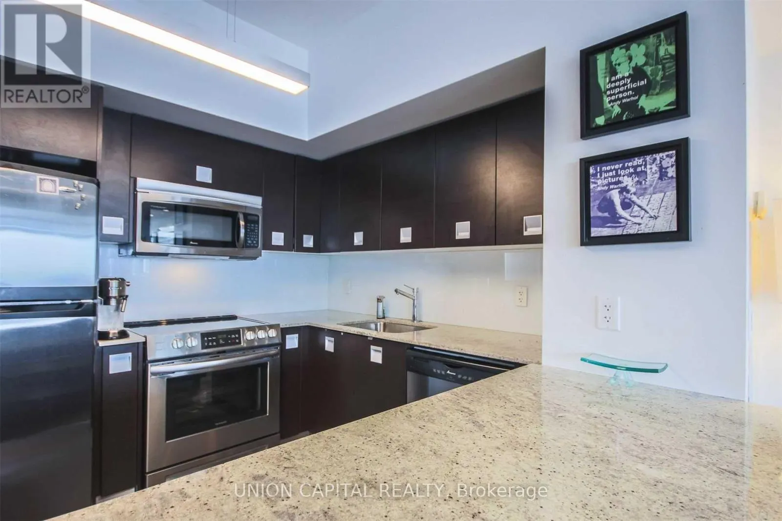 3905 - 33 CHARLES STREET E
