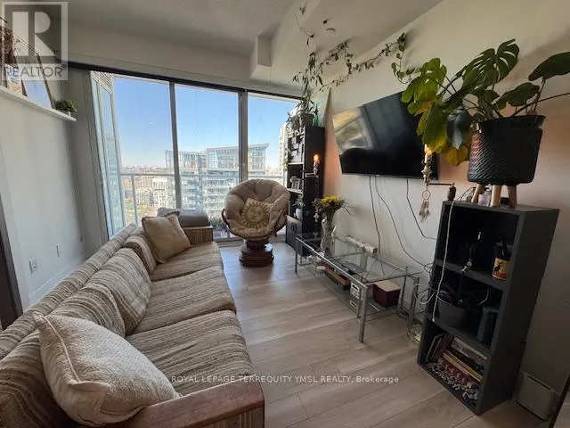 3606 - 17 BATHURST STREET