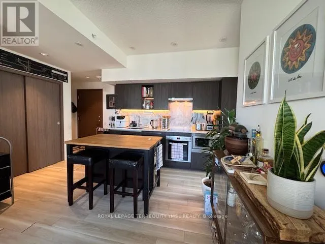 3606 - 17 BATHURST STREET