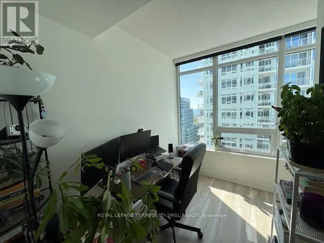 3606 - 17 BATHURST STREET