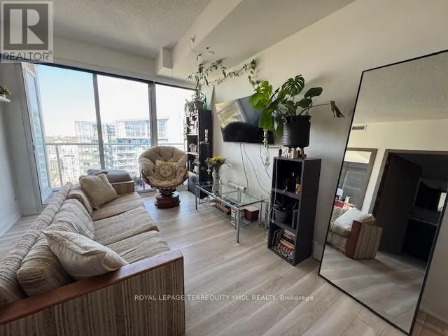 3606 - 17 BATHURST STREET