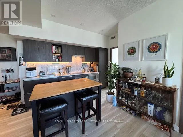 3606 - 17 BATHURST STREET