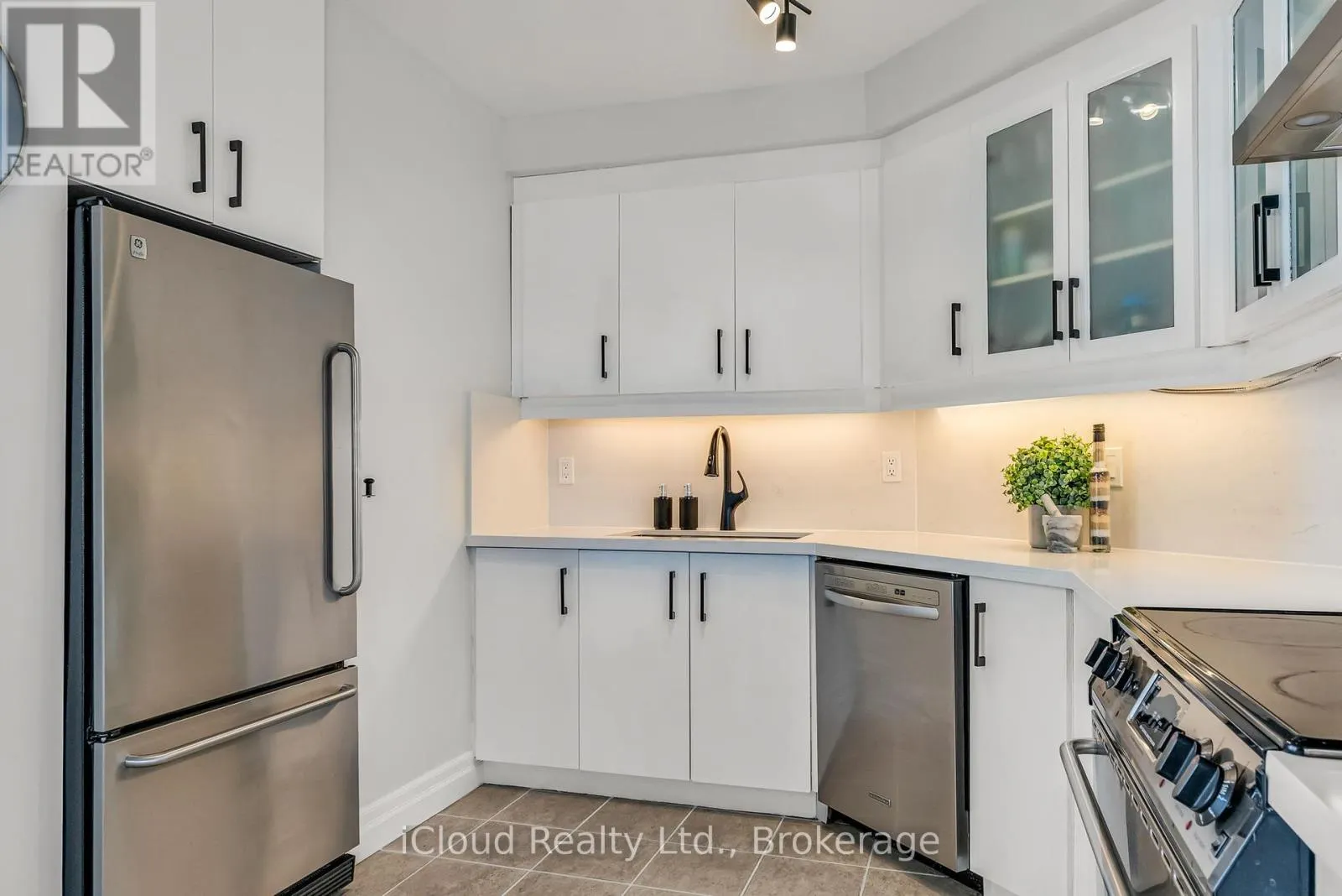 210E - 500 QUEENS QUAY W