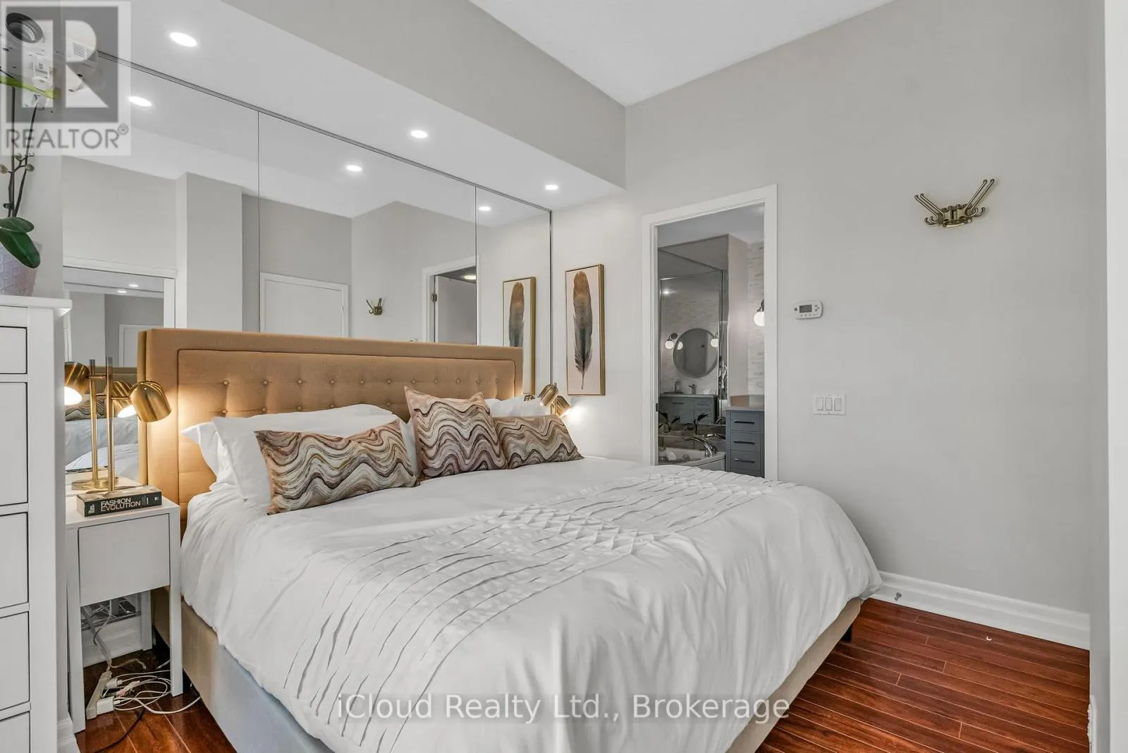 210E - 500 QUEENS QUAY W