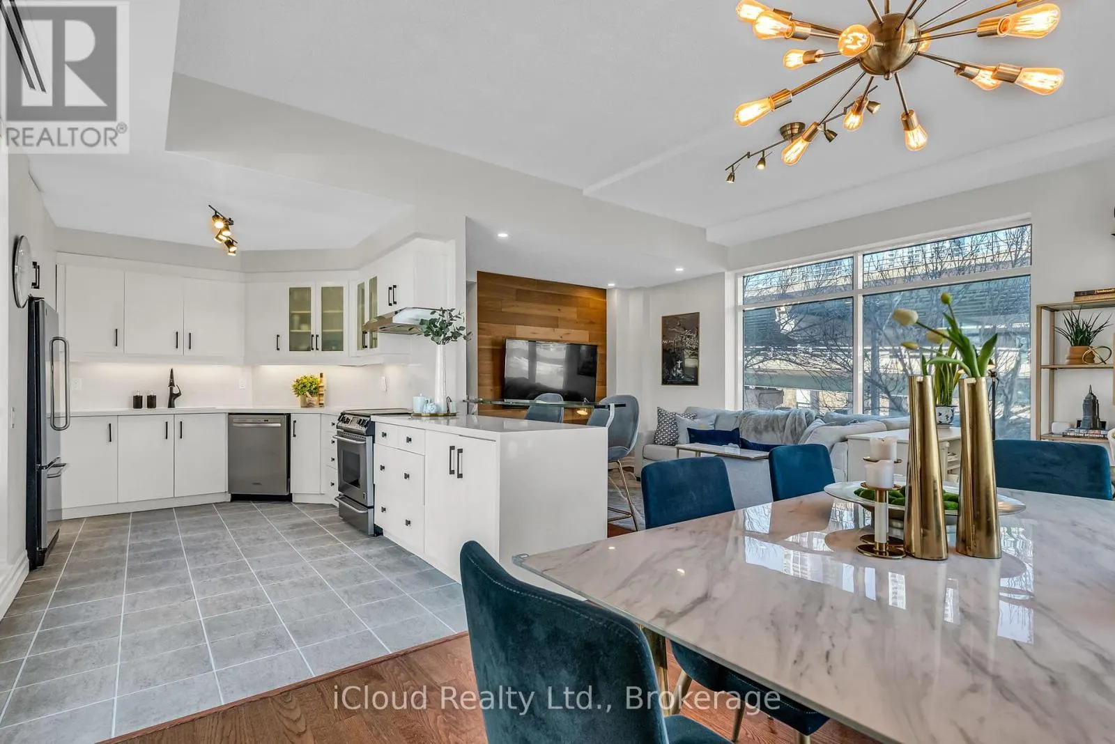 210E - 500 QUEENS QUAY W
