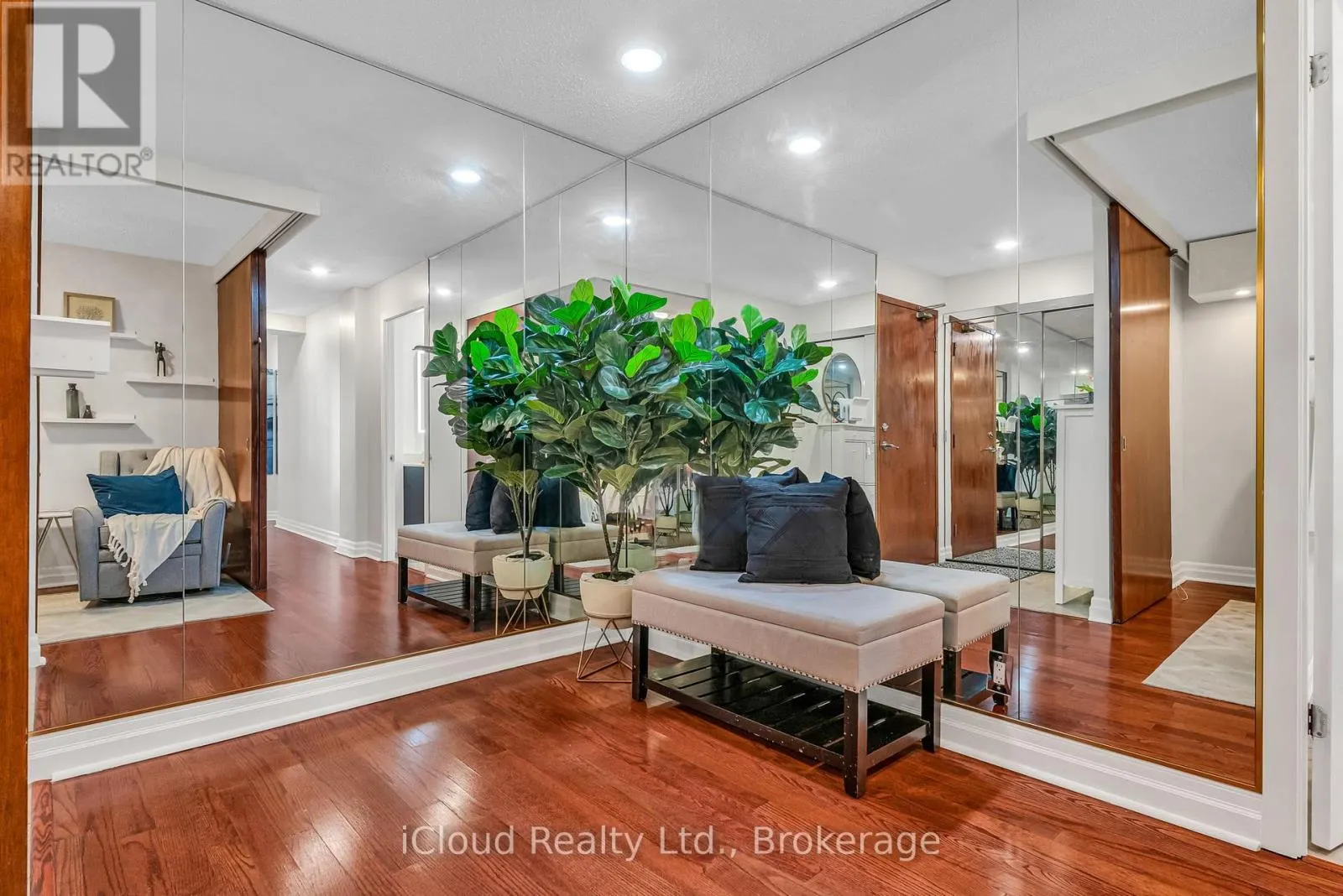 210E - 500 QUEENS QUAY W