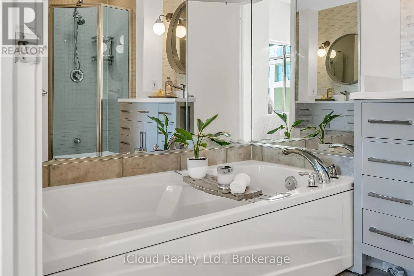 210E - 500 QUEENS QUAY W