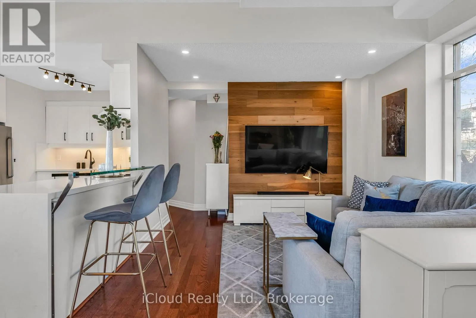210E - 500 QUEENS QUAY W