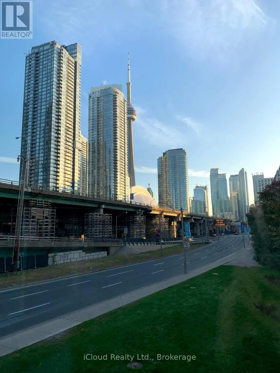 210E - 500 QUEENS QUAY W