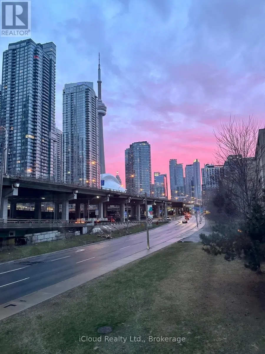 210E - 500 QUEENS QUAY W