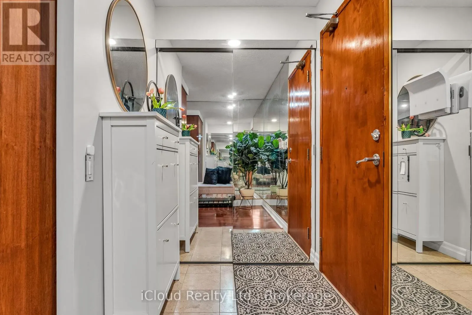 210E - 500 QUEENS QUAY W