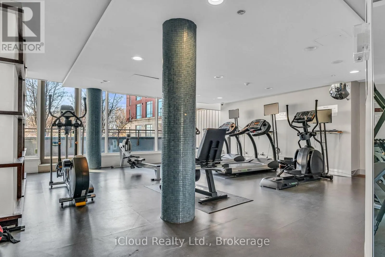 210E - 500 QUEENS QUAY W