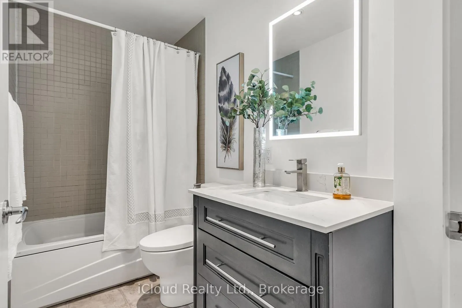 210E - 500 QUEENS QUAY W